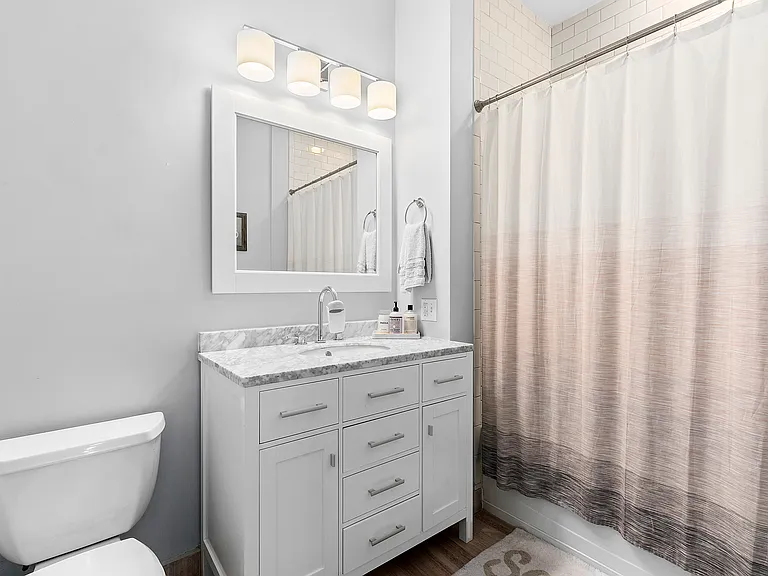 1100 Adams St #412 — Photo 8
