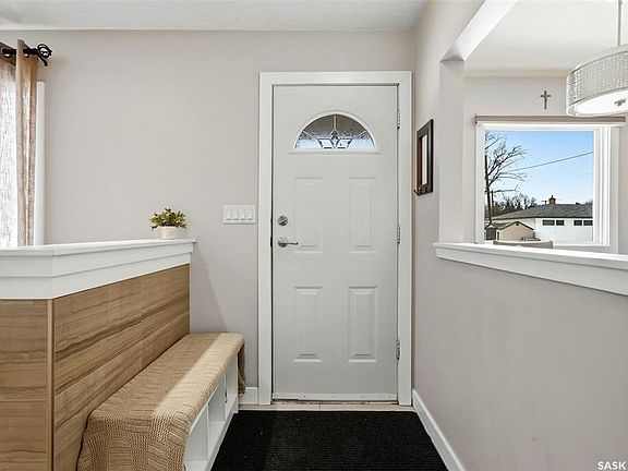 3rd image of 25 Chinook ROAD