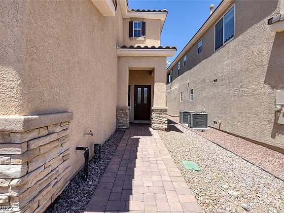 3rd image of 2824 Dunnottar Ave