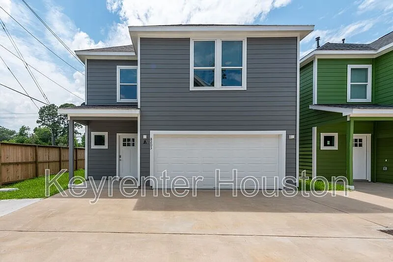 3 bed, 2.5 bath, 1650 sqft, $1,650 — Photo 2