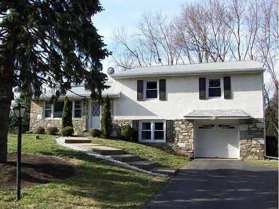 210 Green Dr photo 1