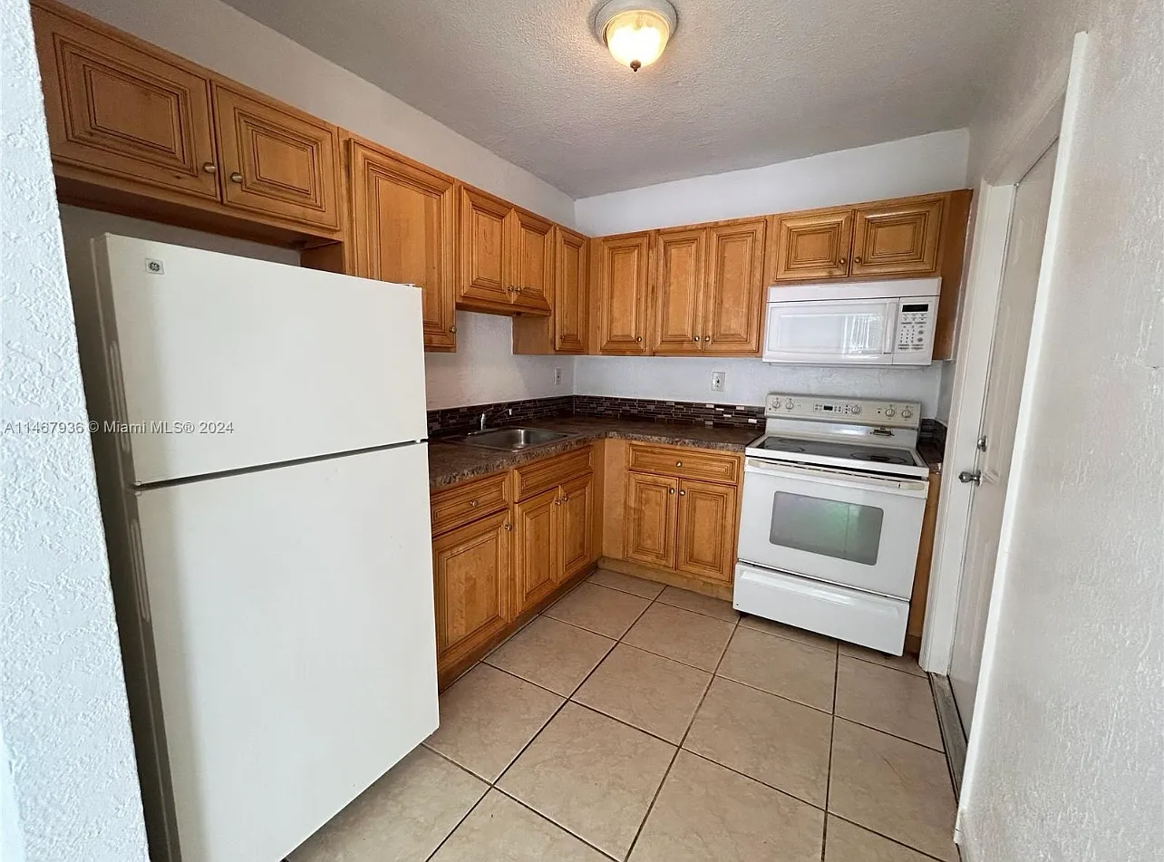 2 bed, 995 sqft, $1,850 — Photo 3