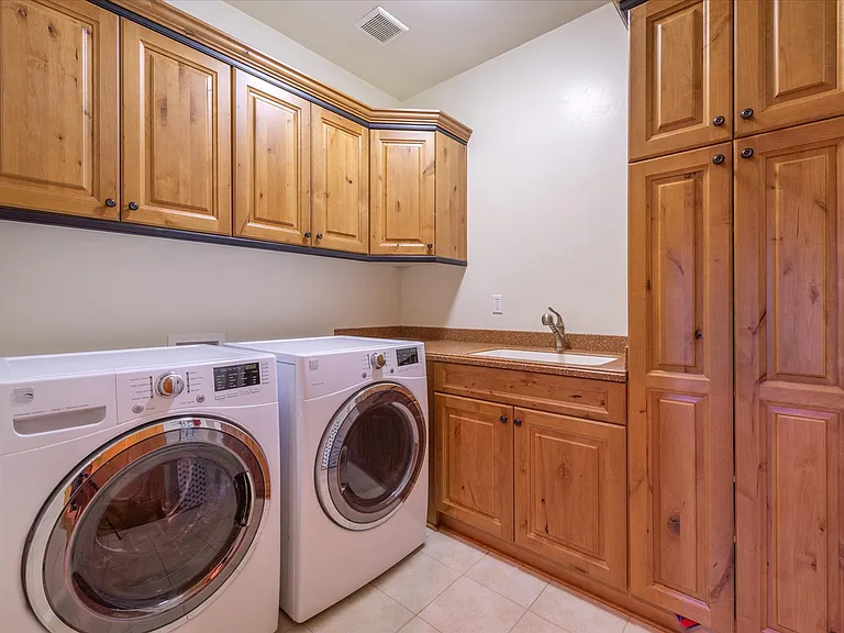 11731 Hope Ct — Photo 32