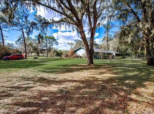 8615 Greenfield Ln, Zephyrhills, FL 33541
