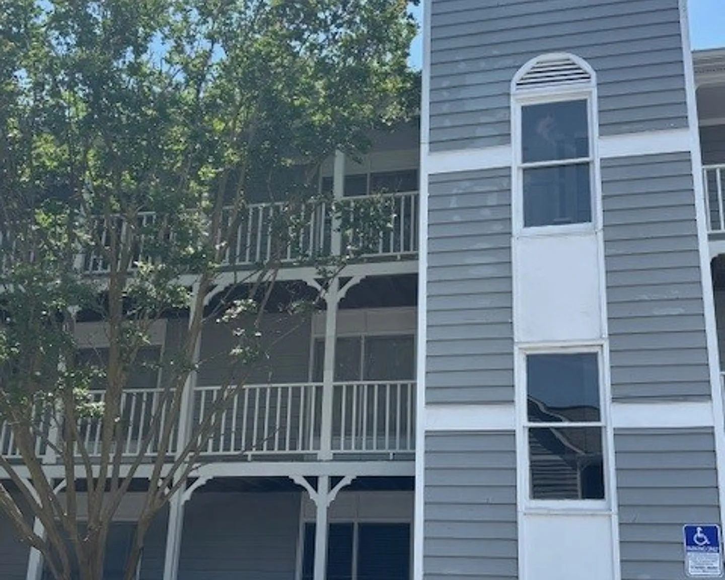 Camden Pointe Apartments — Photo 1