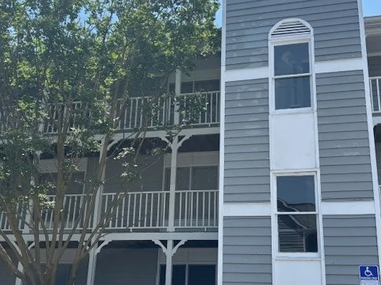 Camden Pointe Apartments — Photo 1