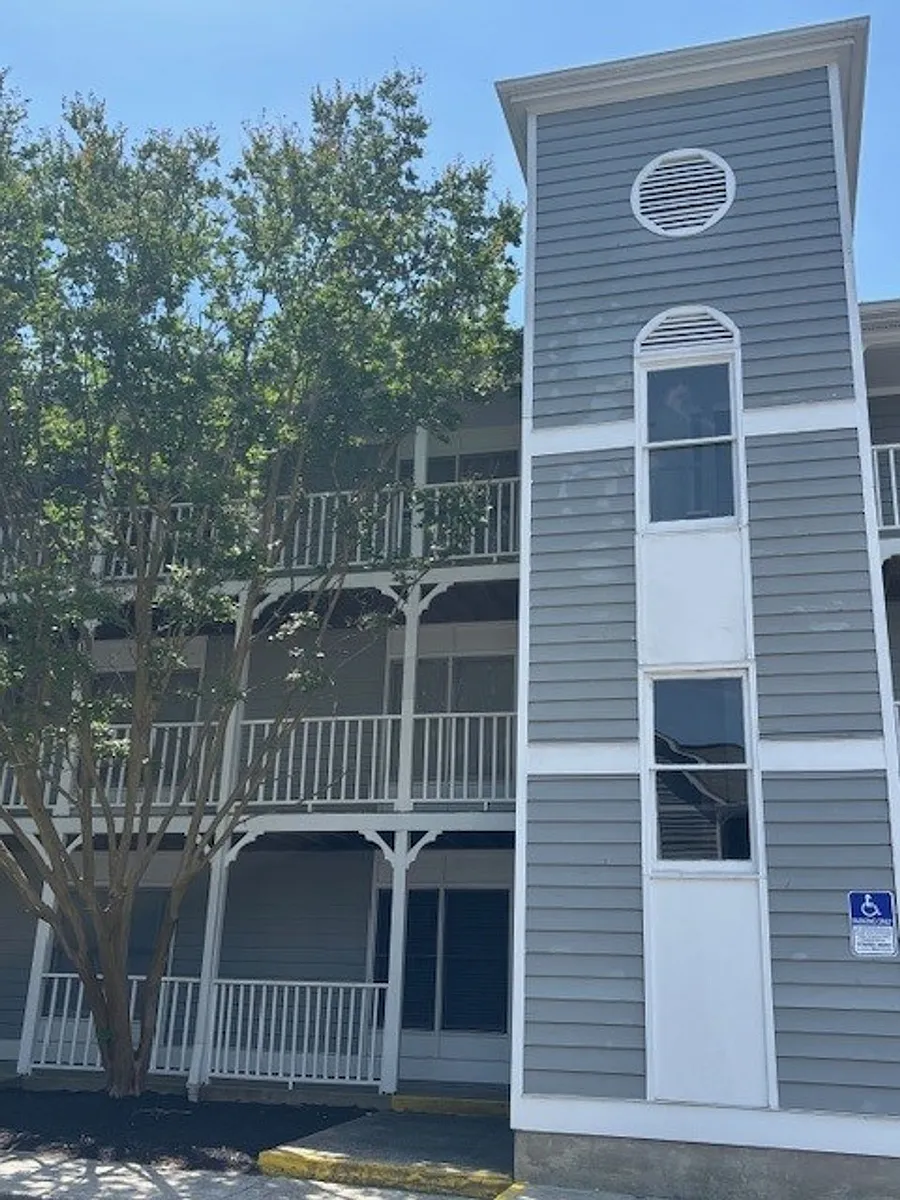Building Photo - Camden Pointe Apartments