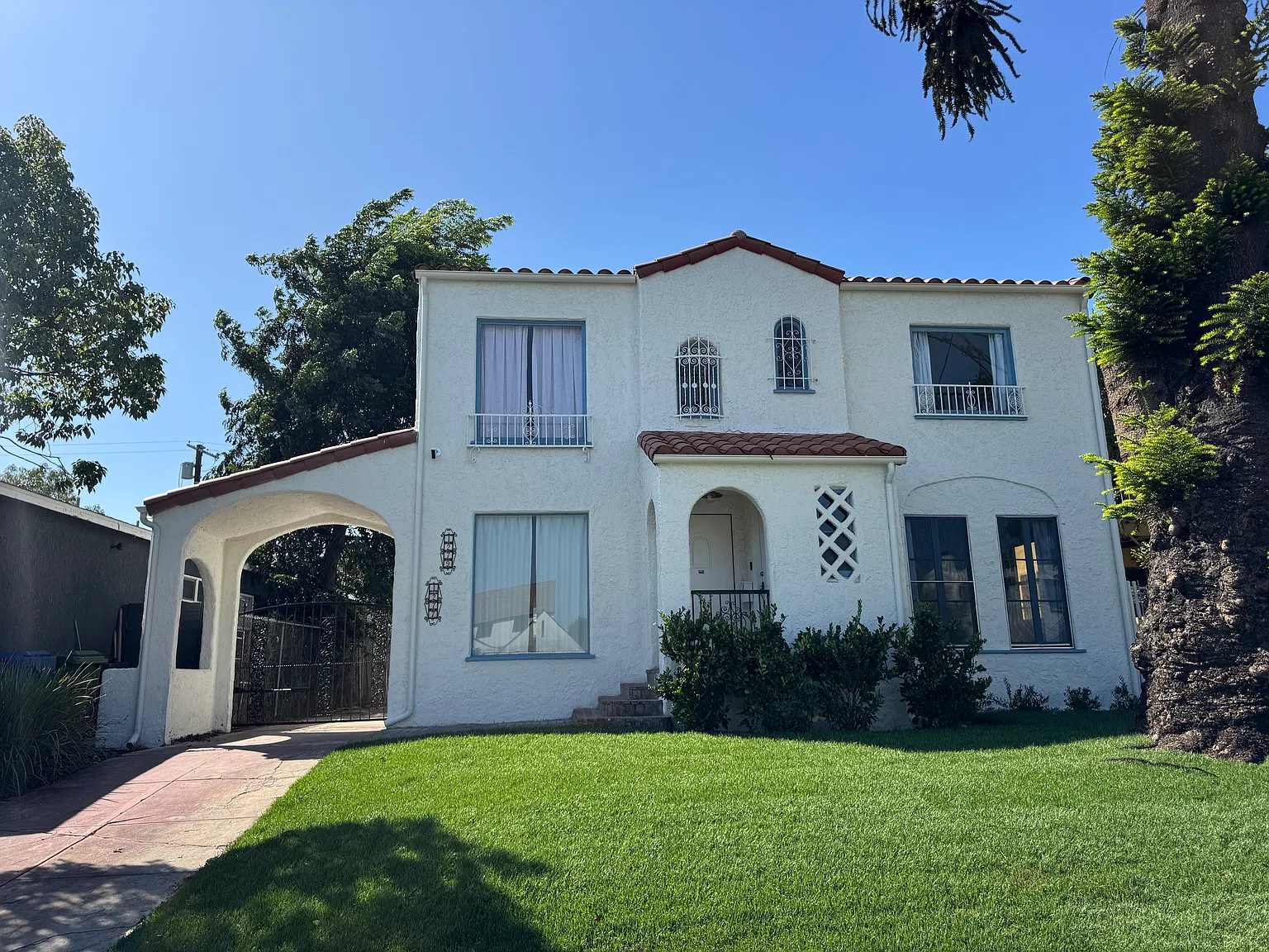 3 bed, 1600 sqft, $5,250 — Photo 1