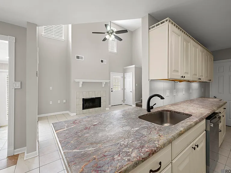 5050 Stumberg Ln — Photo 11