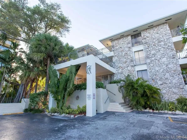 2545 S Bayshore Dr APT 201, Miami, FL 33133
