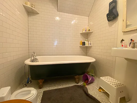 Rented by Sidewalk Realty LLC | media 21