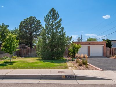 929 Avenida Estrellita NE, Albuquerque, NM, 87110