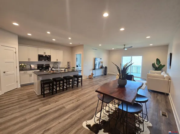 5835 S 94th St, Lincoln, NE 68526