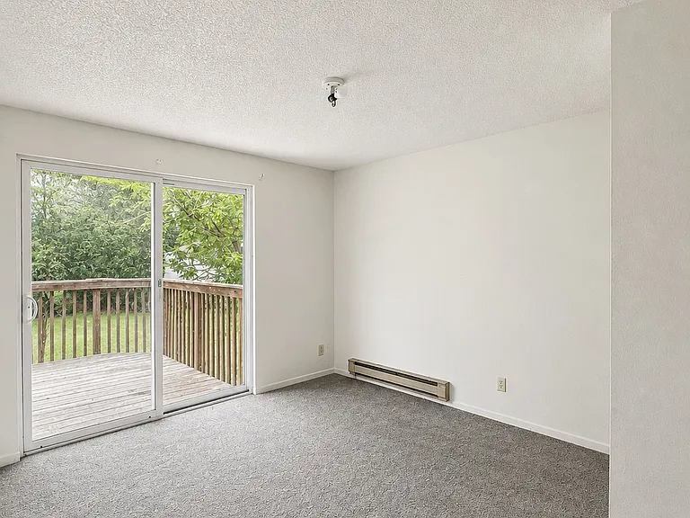 909 Broadview Dr #B — Photo 3