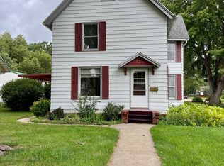 121 N Liberty Ave, Madison, SD 57042