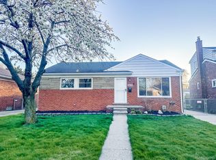 24605 Greenbrier Ave, Eastpointe, MI 48021