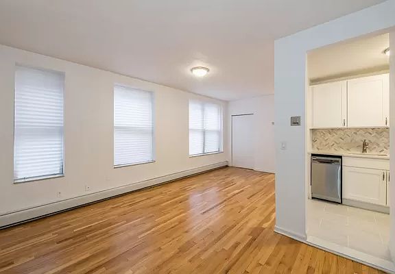 2nd image of 293 Dahlgren Pl APT 1C