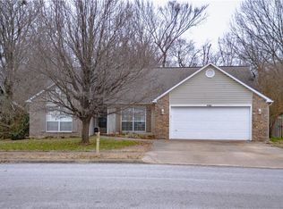 1752 N Hunters Rdg, Fayetteville, AR 72701