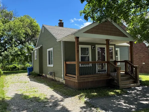 2230 Montroyal Ave, Waterford, MI 48328