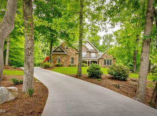 2660 Grand Oaks Dr, Johnson City, TN 37615