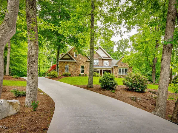 2660 Grand Oaks Dr, Johnson City, TN 37615