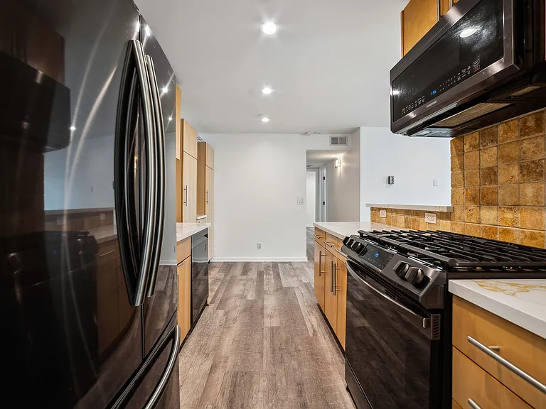 2411 Prospect Ave #125 — Photo 9