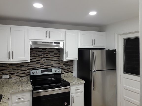 3rd image of 445 NE 195th St APT 133