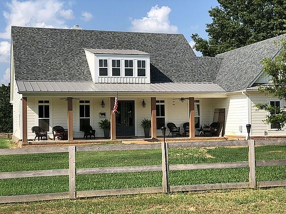 2nd image of 877 Lazenby Dr