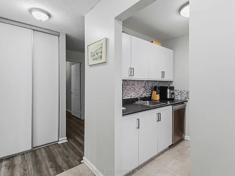 2230 Trafalgar St #121 — Photo 14