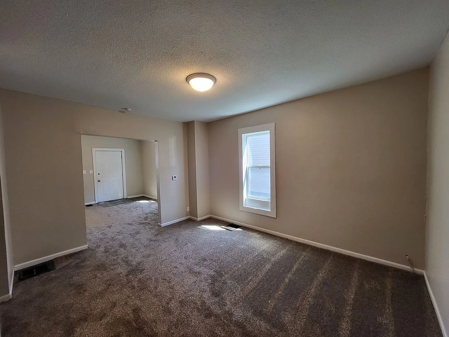 Affordable 3 Bedroom, 1 Bathroom Duplex with quick access to I-235 & downtown! — Photo 2