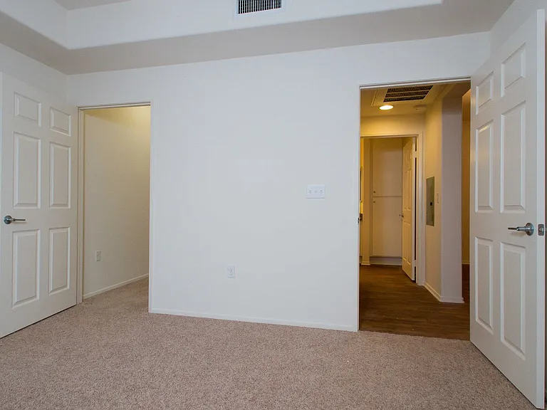 Avila Apartment Homes — Photo 35