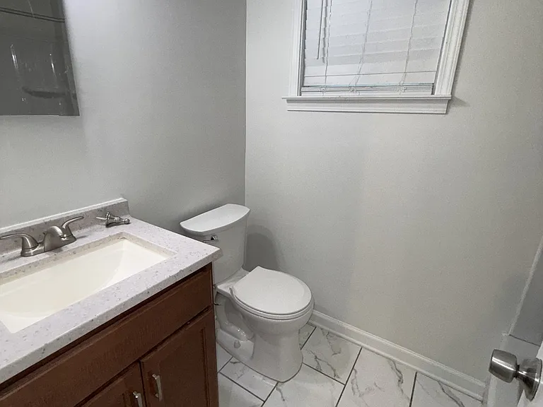212 Romney St — Photo 22
