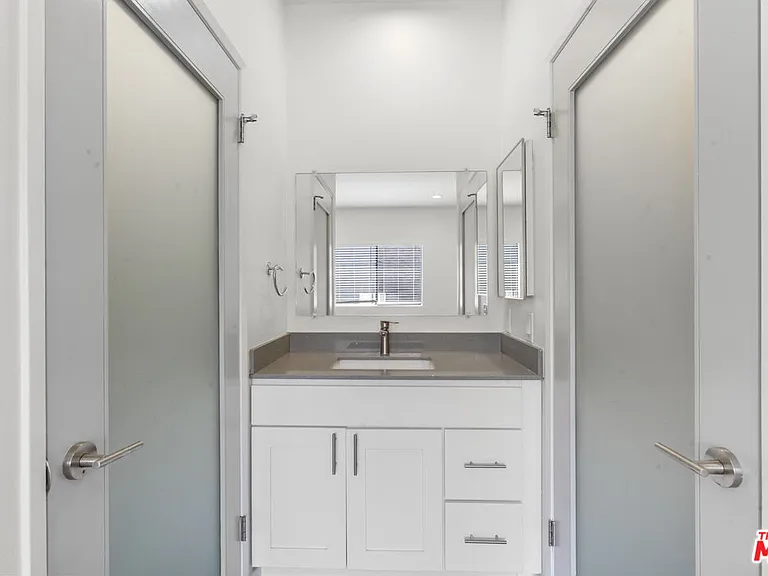 424 S Westmoreland Ave #306 — Photo 19
