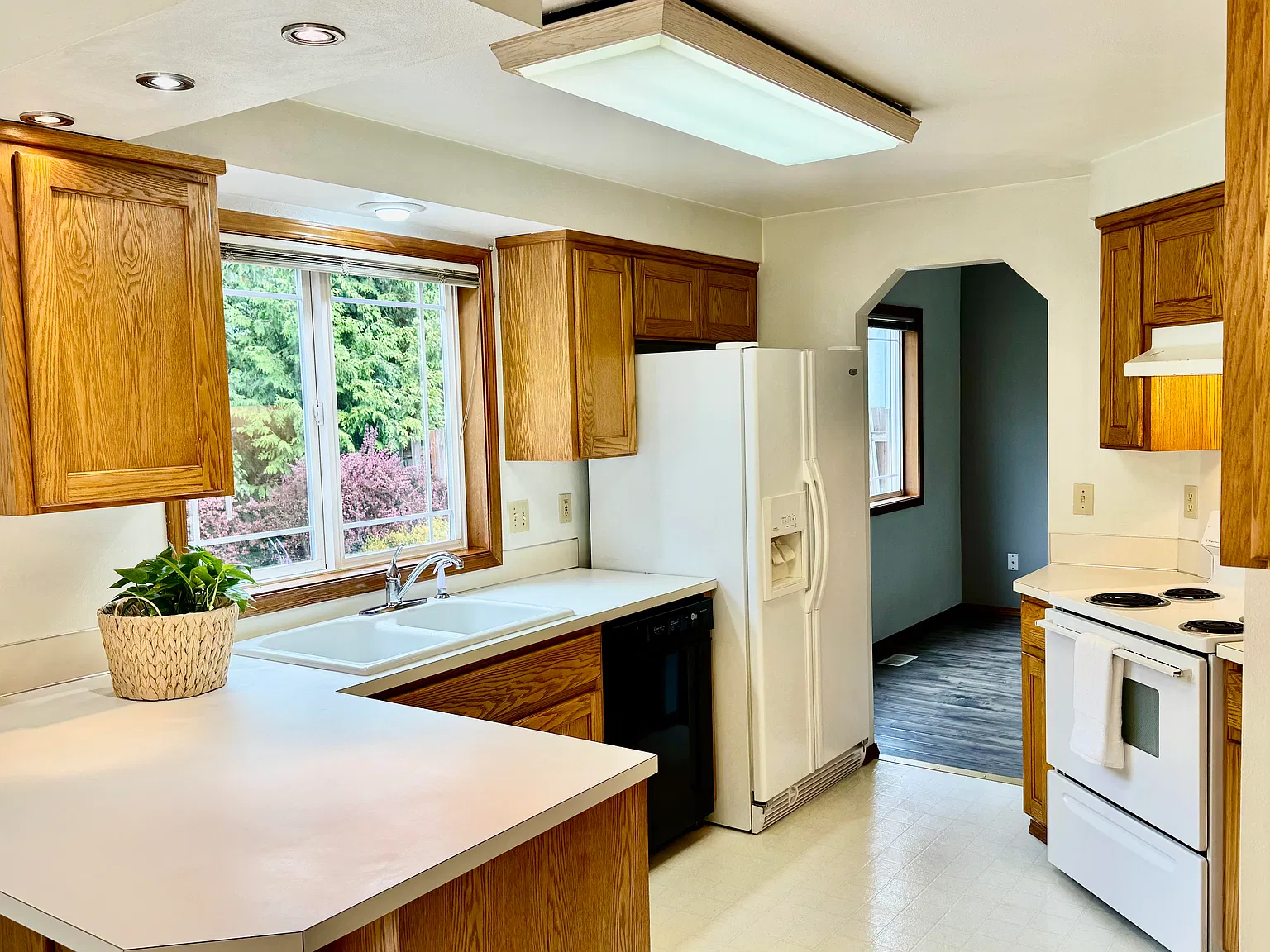 3 bed, 1340 sqft, $2,425 — Photo 4