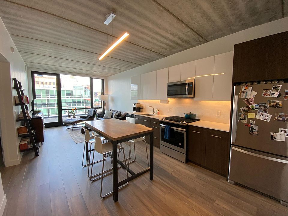 1st image of 1641 W Division St #301