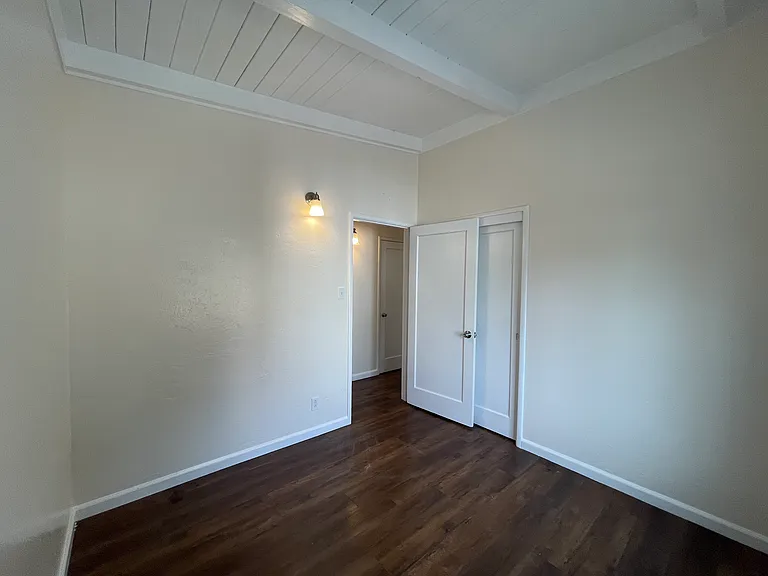 2640 Illinois St — Photo 8