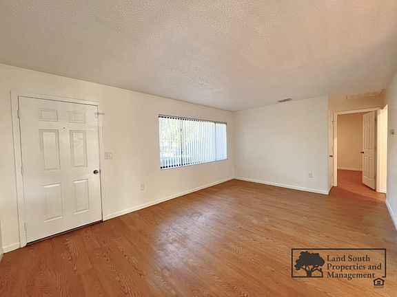 4th image of 120 Rosalynn Cir