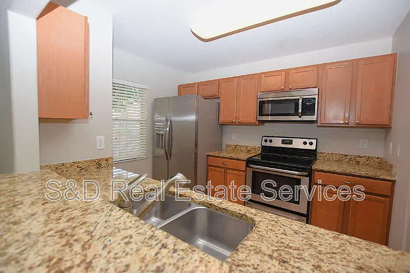 3 bed, 2.5 bath, 1321 sqft, $1,660 — Photo 4