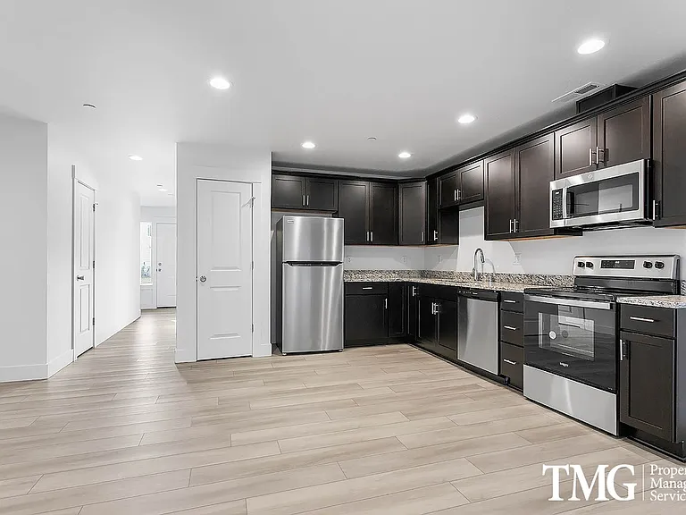 977 Creer Way #D-111 — Photo 41