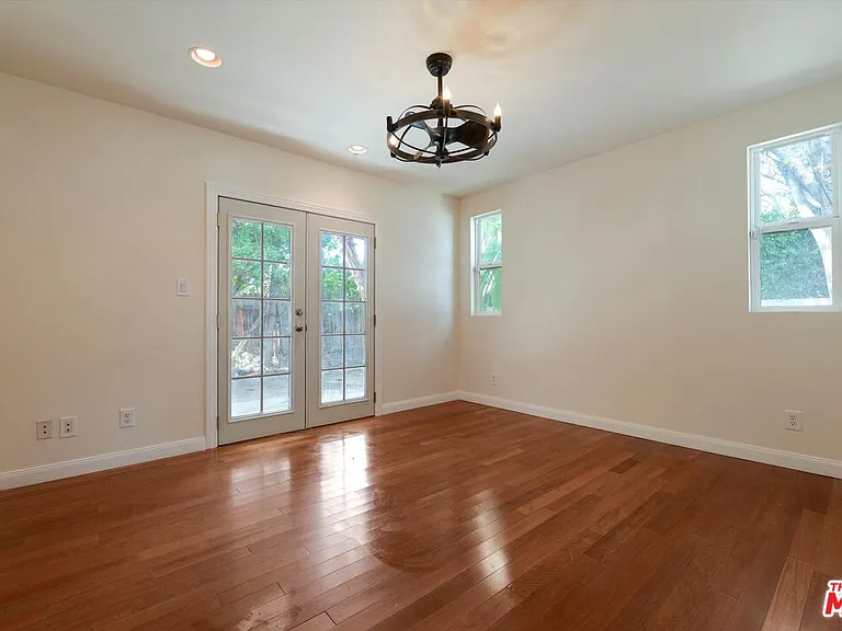 22750 Clarendon St — Photo 27