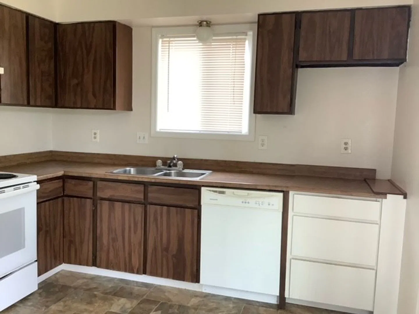 2106 - White Birch Apts. — Photo 4