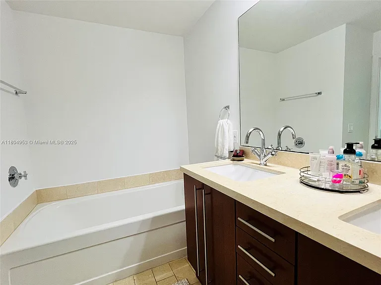 79 SW 12th St #1510 — Photo 12