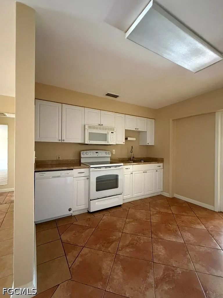 2 bed, 2.0 bath, 1100 sqft, $1,775 — Photo 3