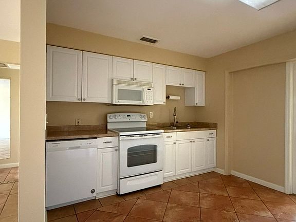 3rd image of 4924 Vincennes St APT 1