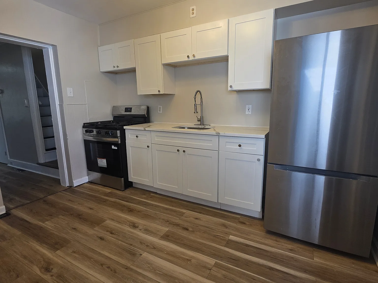 3 bed, $1,325 — Photo 4
