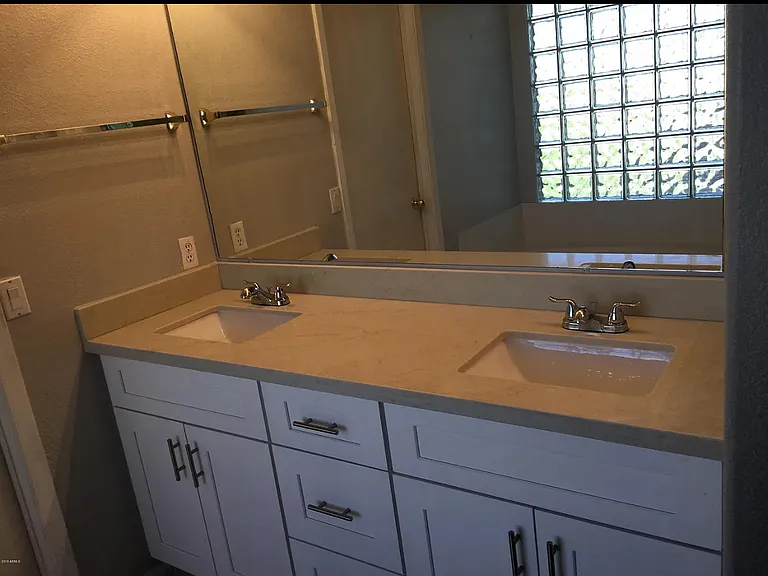 1312 W Libby St — Photo 17