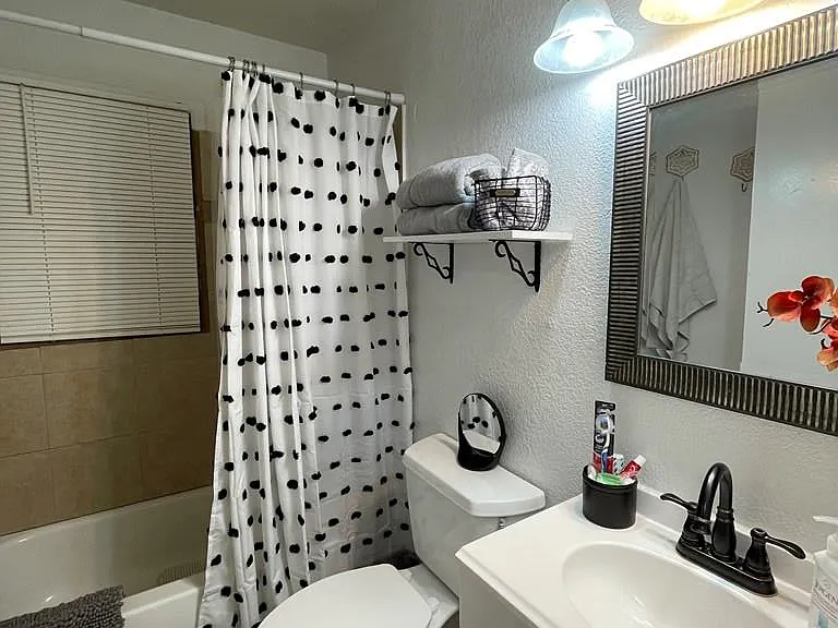 1604 Yale Ave — Photo 5