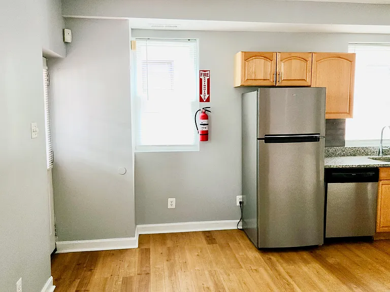 905 Kearny St NE — Photo 15