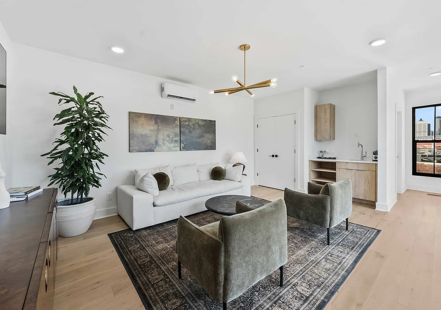 Olive Stone Modern Penthouse Near Mercedes Benz — Photo 1