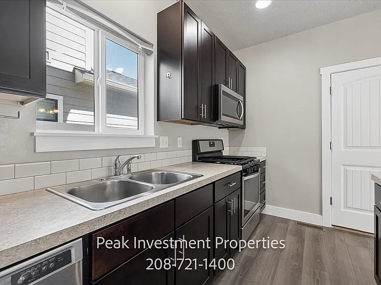 315 E Denver St — Photo 15